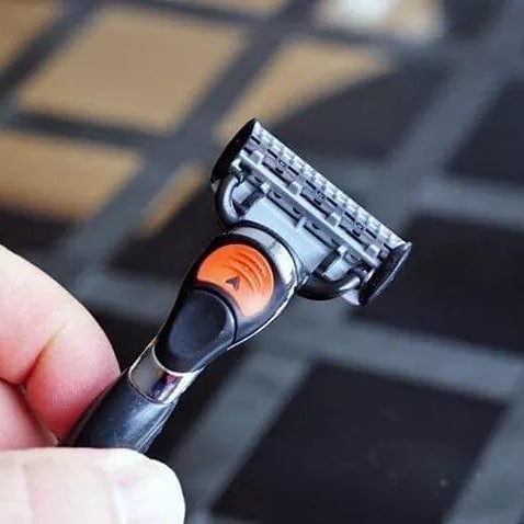 SET DAO CẠO RÂU BALEA MEN REVOLUTION KÈM 5 LƯỠI CẠO