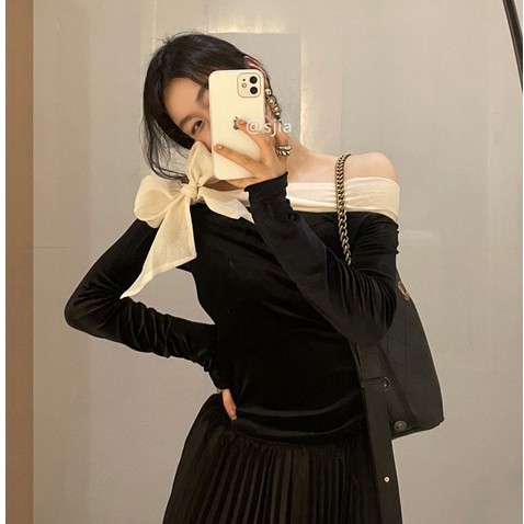 Áo nhung trễ vai đính nơ phong cách Hàn Quốc thanh lịch