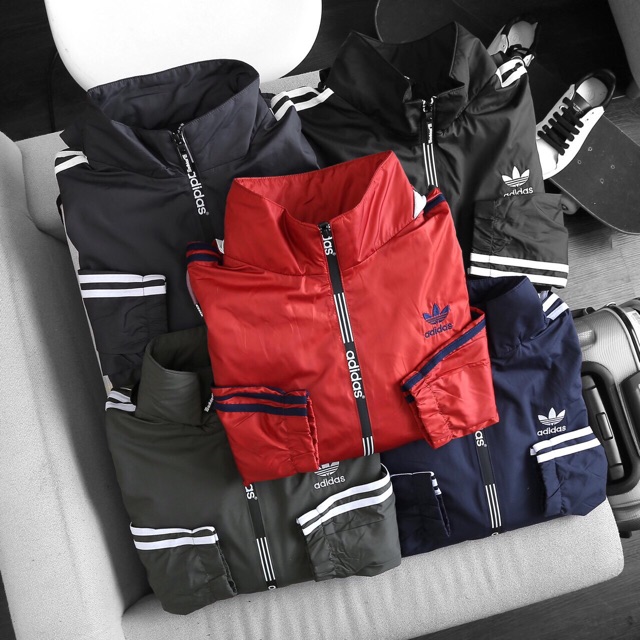Khoác gió thể thao add. Đủ sz s m l xl xxl. Đủ màu form vừa rất dễ mặc. 2 lớp lưới và gió. Phối kẻ sọc truyền thống củah