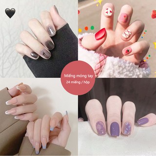 Móng tay giả nhiều màu sắc