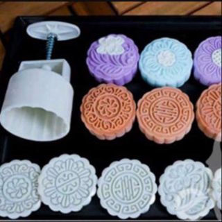 Khuôn làm bánh trung thu lò xo hình vuông , hình tròn
 
Bạn muốn tự tay làm những chiếc bánh trung thu thơm ngon cho gđ.