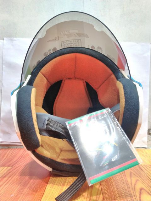 Mũ Bảo Hiểm 3/4 AGU Có Kính