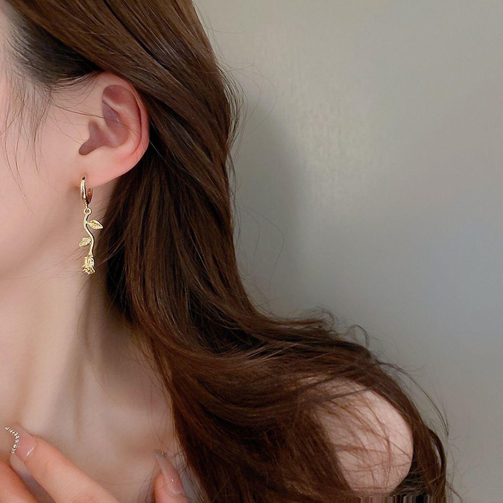 Khuyên Tai Kim Loại Dạng Vòng Lủng Lẳng Đơn Giản Thời Trang Cá Tính Cho Nữ