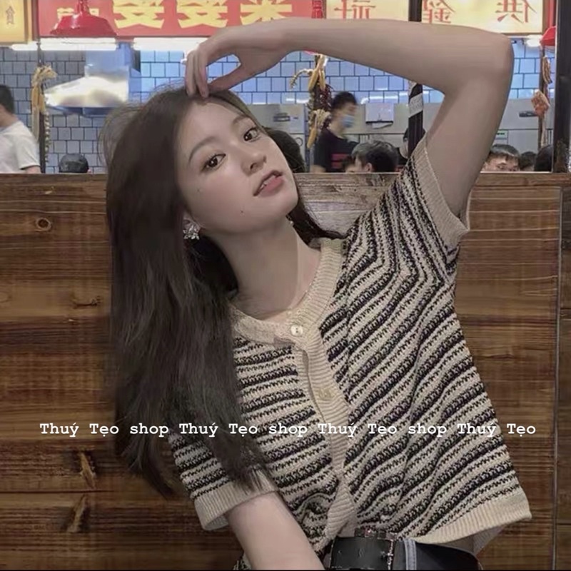 [Hàng sẵn/Video] Áo len croptop kẻ đen cộc tay cúc dọc | BigBuy360 - bigbuy360.vn