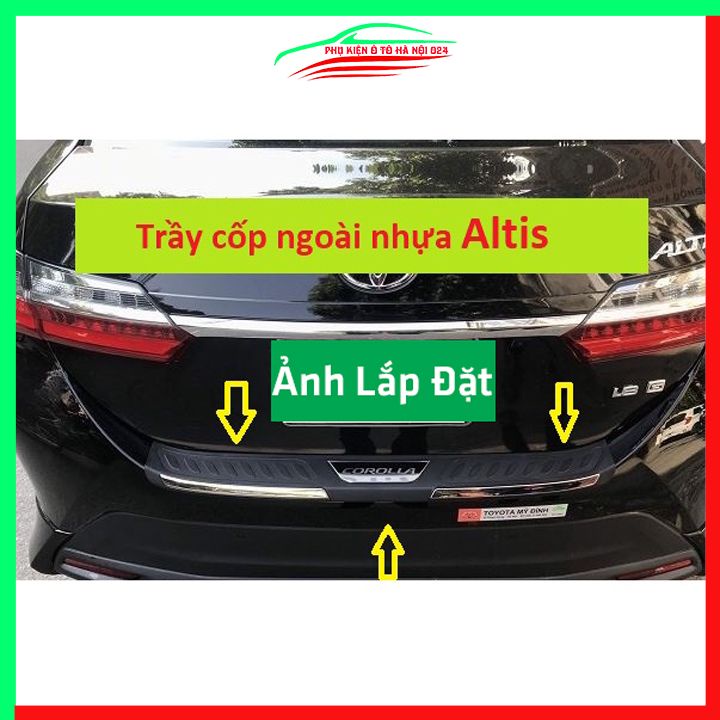 Ốp chống trầy cốp ngoài nhựa đen Altis 2016-2021 hàng loại 1 dán cốp sau chống xước trang trí xe