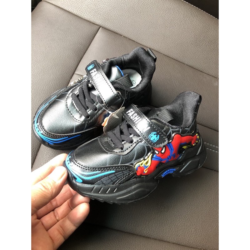 GIẦY THỂ THAO NHỆN BÉ NAM 3ĐẾN 10 TUỔI giao ngẫu nhiên.