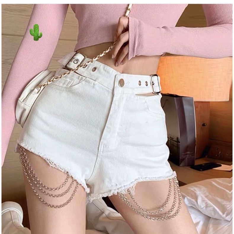 Quần kaki có dây xích cold ngầu nha😚