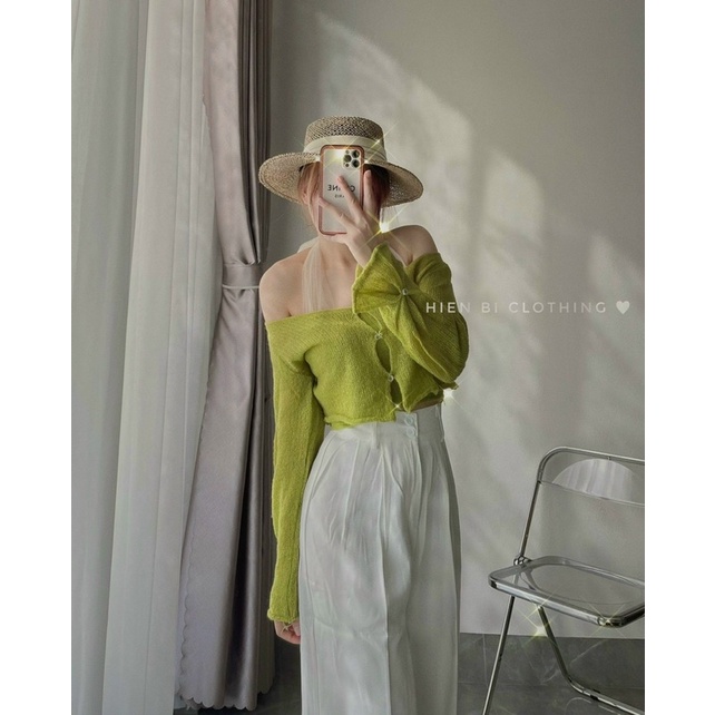 Set áo len hai chi tiết , gồm áo len yếm tơ mix cùng cadigan len mỏng