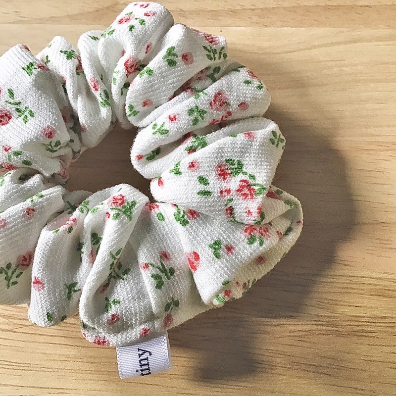 Scrunchies/ Cài tóc/ Buộc tóc hoa nhung tăm trắng