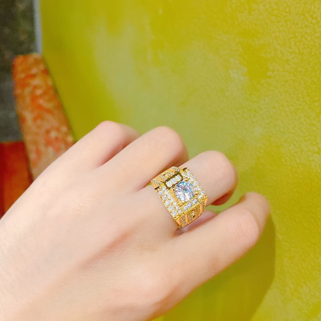 Nhẩn nam hiệu đá trụ cao mạ vàng