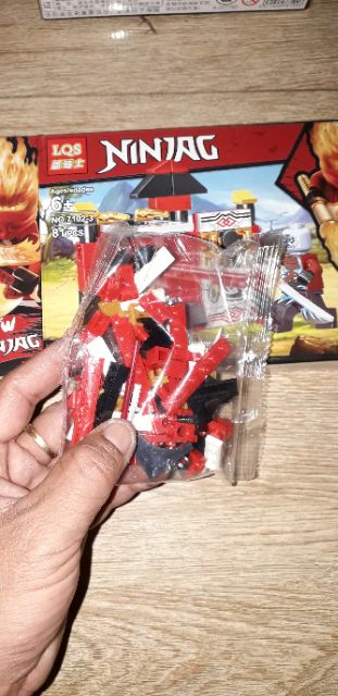 Lắp ráp 1 hộp LegoNinjag Ngôi đền 7102 có nhiều chi tiết bằng nhựa ABS