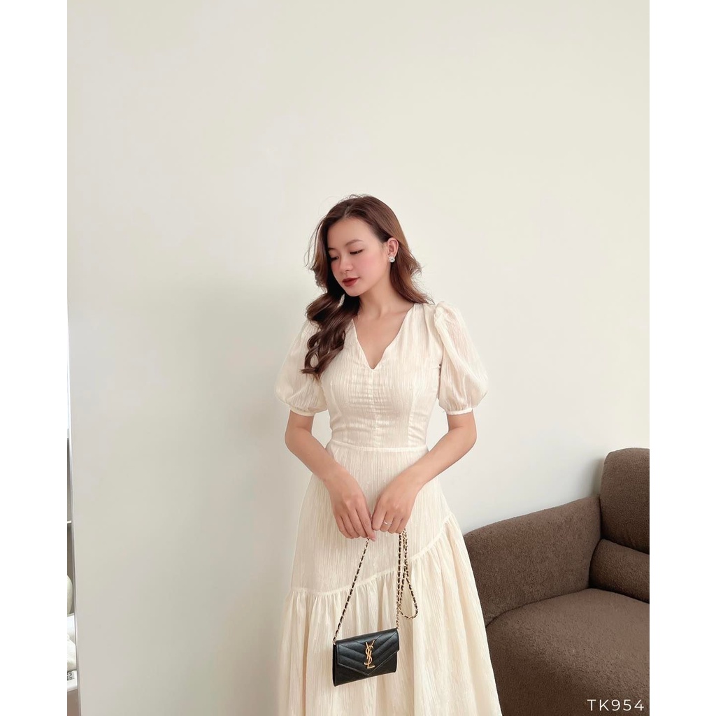 Đầm midi voan cổ V tay phồng tà xéo