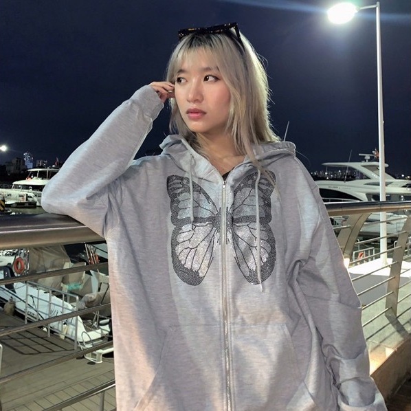 Áo khoác nữ form rộng hoạ tiết bươm bướm đính đá có mũ