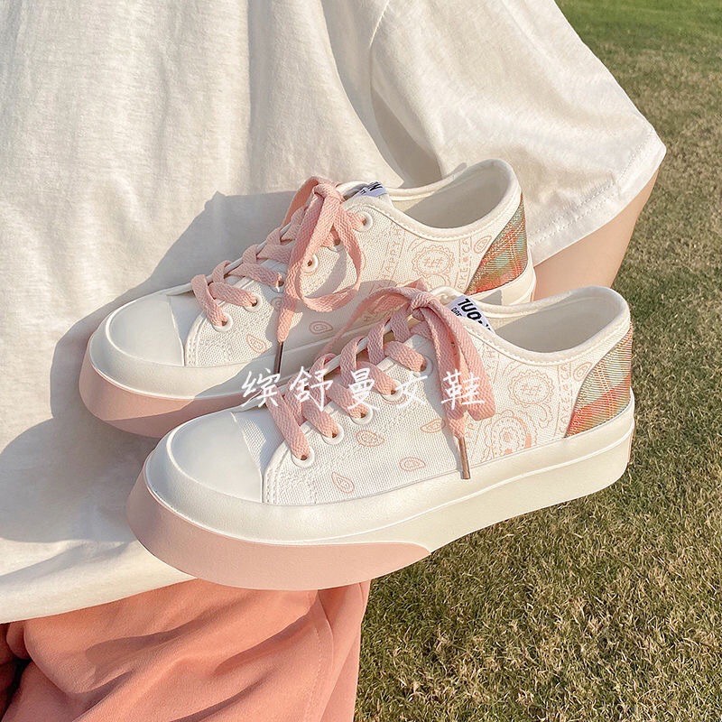 Giày thể thao siêu kute