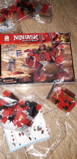 Lắp ráp 1 hộp LegoNinja Robot 8035 có nhiều chi tiết bằng nhựa ABS