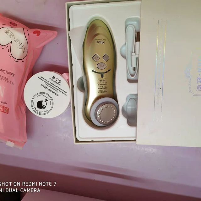 Máy massage Mior R10 tặng kèm bông tẩy trang và kem