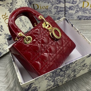 Túi xách diorlady  spsl  Chất da bóng patent   đặc trưng của dòng dior Bản 1 quai da đeo chéo mới  Ô trám căng tròn