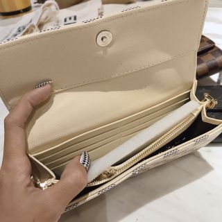 Cluth cầm tay + dây xích đeo