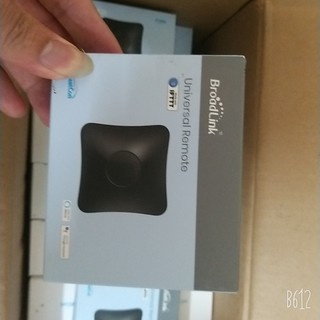 Broadlink rm4 pro trung tâm điều khiển nhà thông minh chính hãng quốc tế