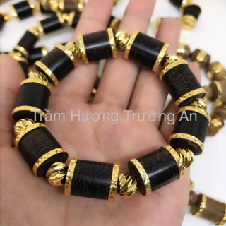 Vòng trầm hương indo mix vàng xi 24k