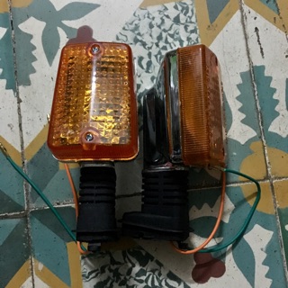 Cụm đèn xi nhan sau 82