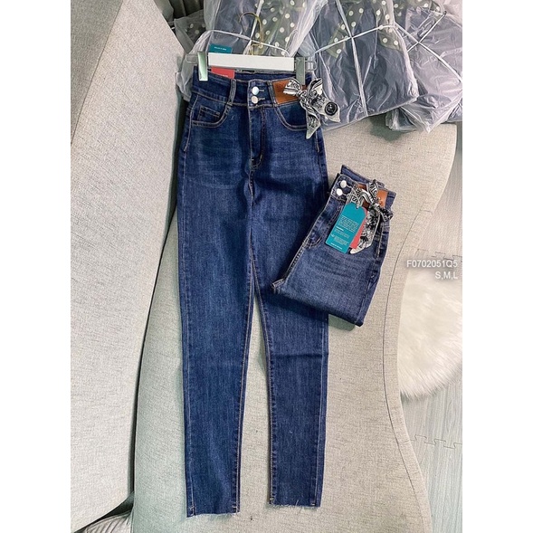 Quần jeans dài kèm khăn