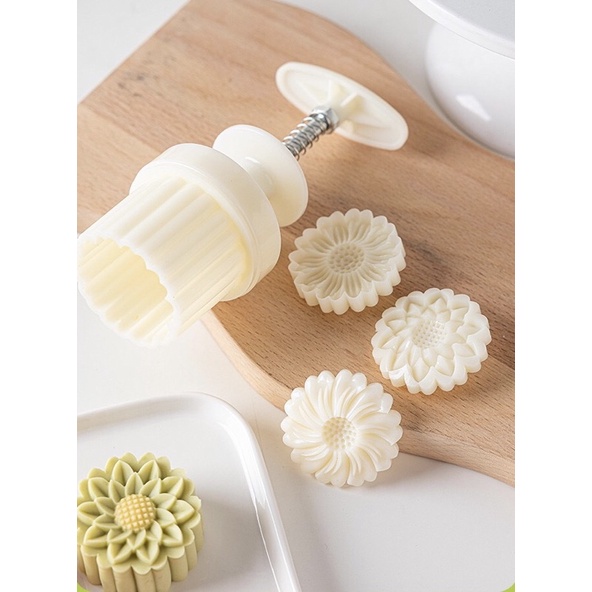 Khuôn nhấn trung thu hình Hoa  cho bánh 50gr