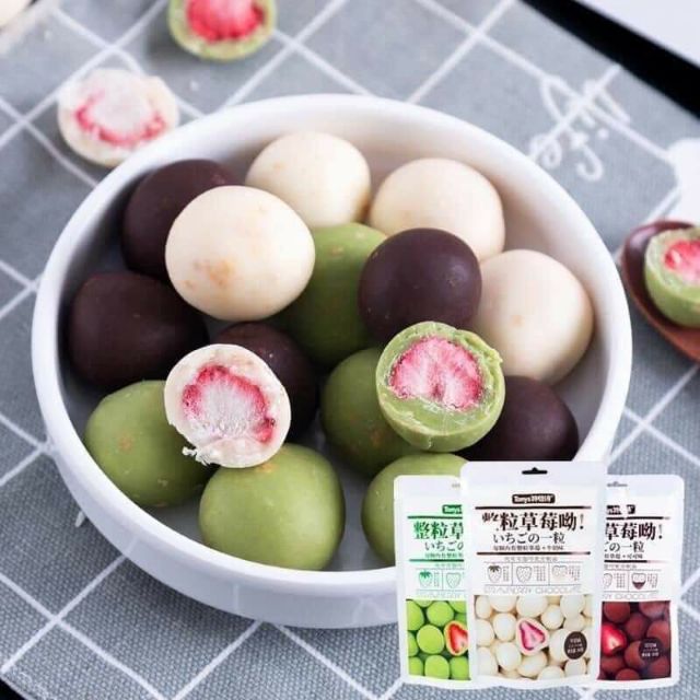 SOCOLA BỌC DÂU TÂY SẤY LẠNH 60GRAM HOT HIT