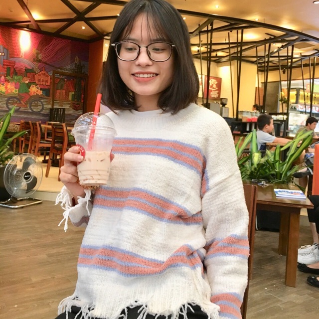 Ao len kẻ sọc tua dua