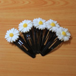 Kẹp hoa cúc (ảnh thật, tự chụp)