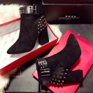 Boots đinh tán hàng nhập