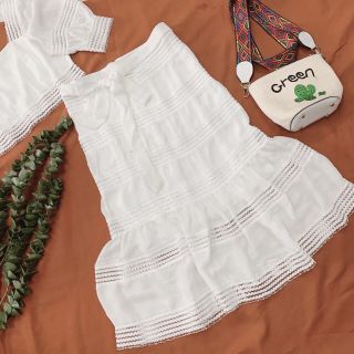Set áo crop phối ren và chân váy