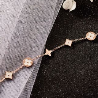Lắc tay titan LV xà cừ
