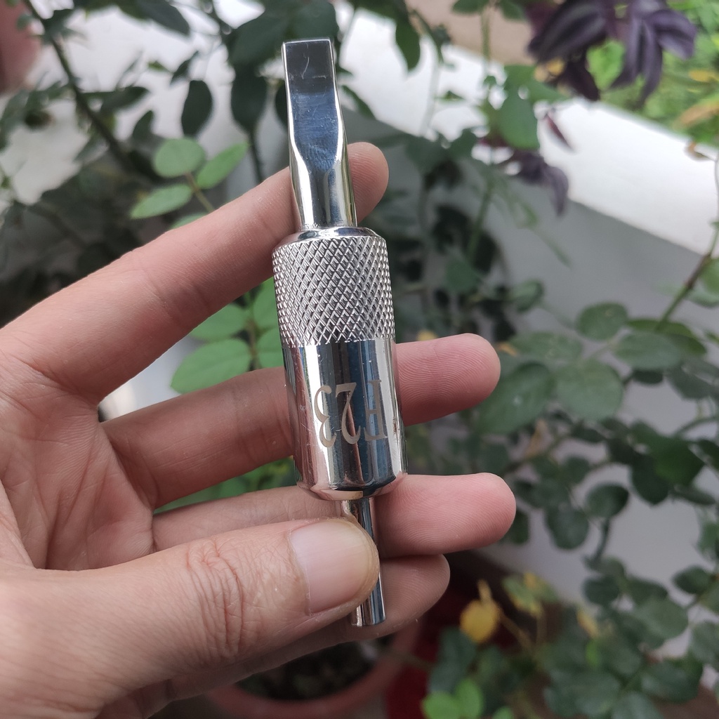 Tay cầm máng inox size 23F sử dụng trong xăm hình