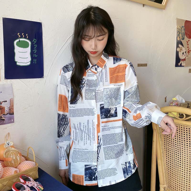 Áo sơ mi tay dài dáng rộng in họa tiết tờ báo kiểu retro cá tính cho nữ