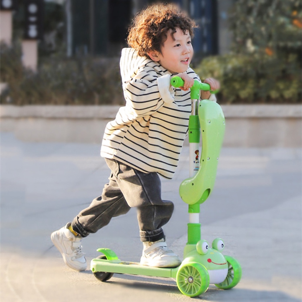XE SCOOTER TRƯỢT CÓ GHẾ NGỒI CHO BÉ HÌNH CHÚ ẾCH CÓ NHẠC ĐÈN CAO CẤP LOẠI TO
