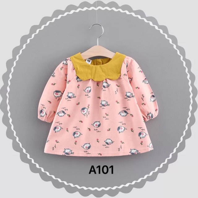 Áo thô hồng hoạ tiết cổ vàng