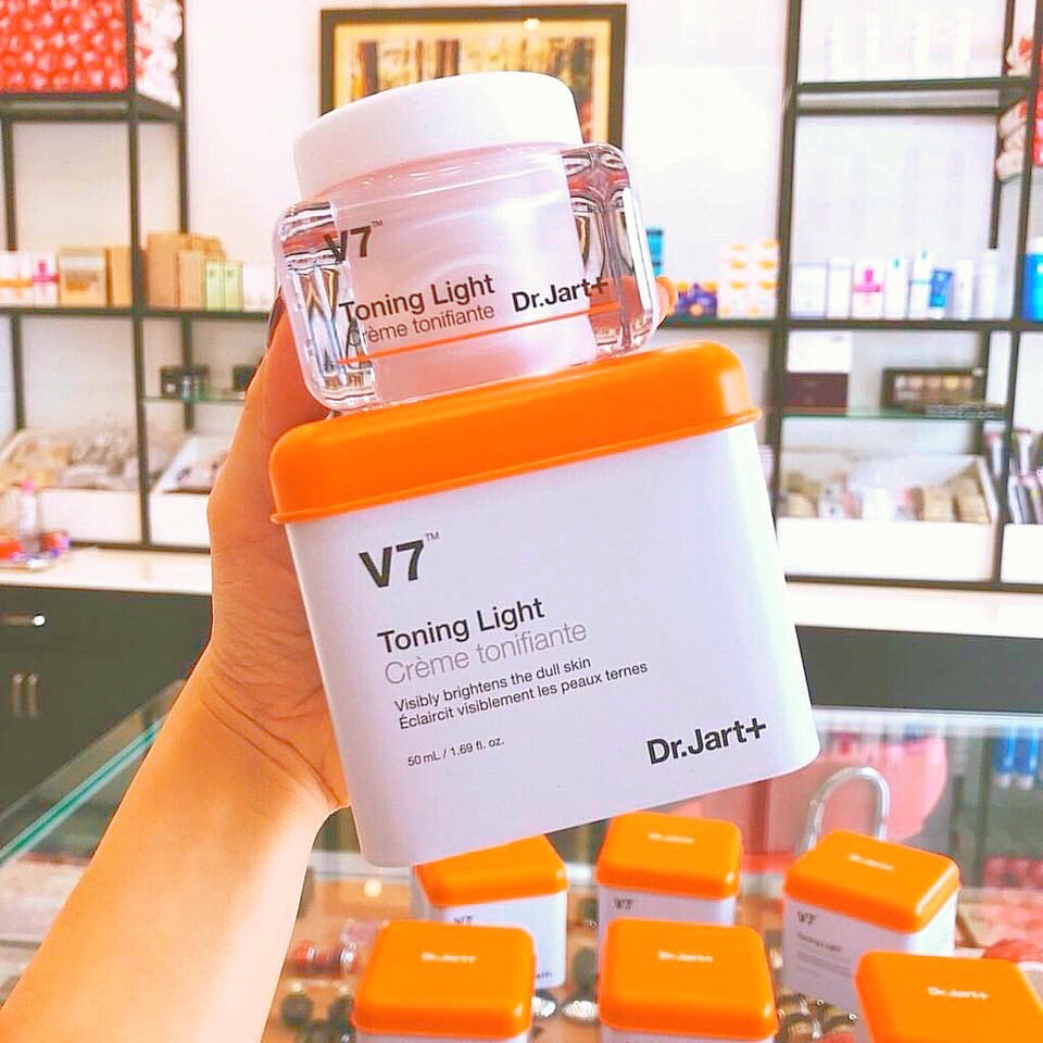 Kem Dưỡng Trắng V7 Toning Light