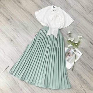 Set áo sơ mi voan và chân váy xếp ly dáng dài siêu xinh, kiểu dáng thanh lich, phù hợp mọi hoàn cảnh, chất vải đẹp