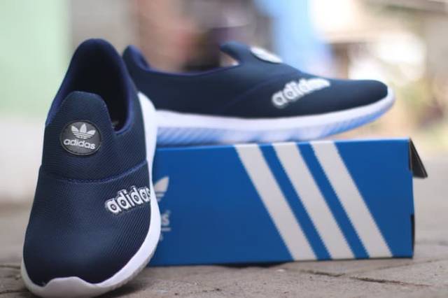 Giày Lười Adidas Màu Xanh Navy Thiết Kế Giản Dị Dành Cho Nam