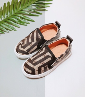 Slip on bé trai