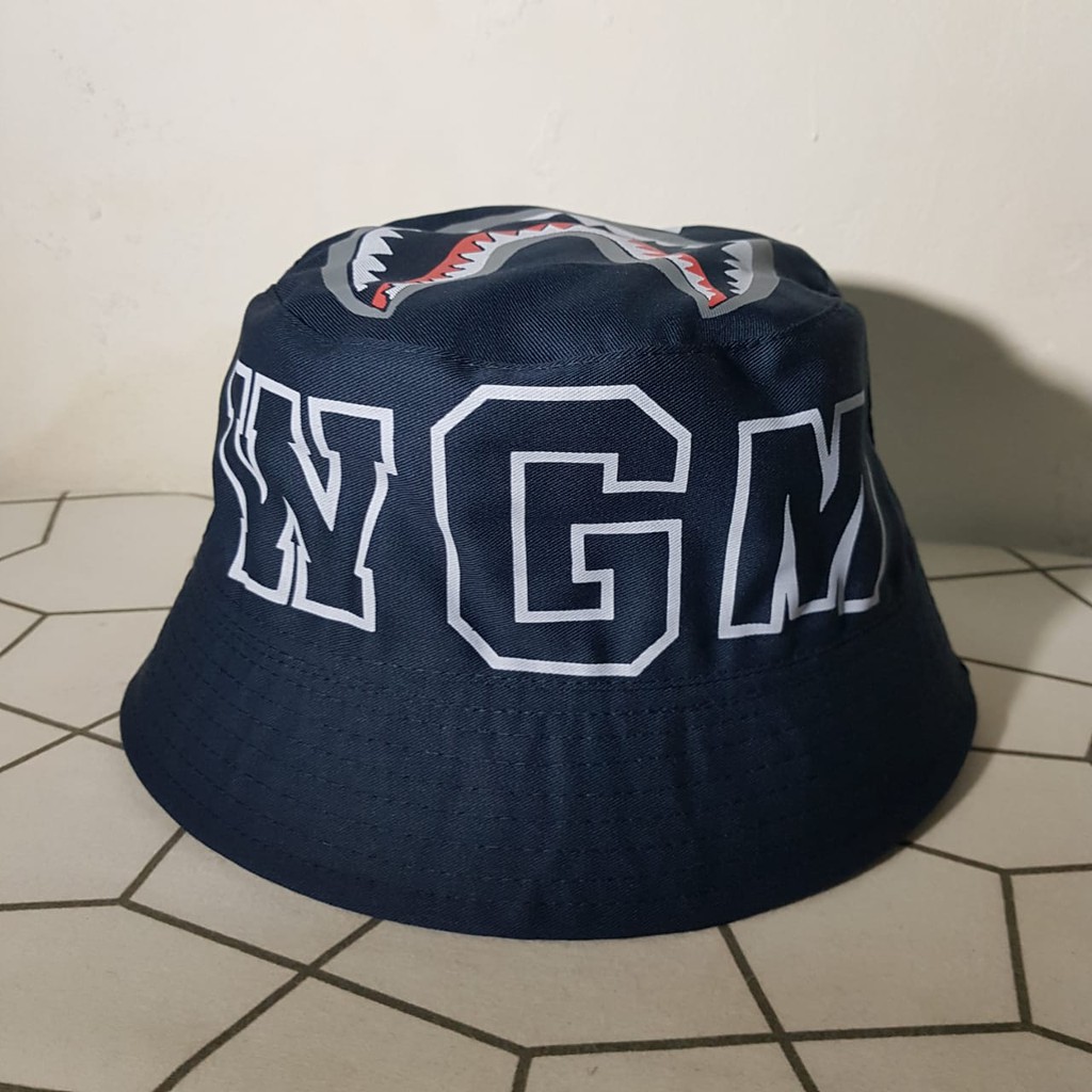 Mũ Bucket Màu Xanh Navy In Họa Tiết Cao Cấp Có Dây Đeo Lưng Và Mặt Sau