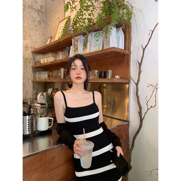 SET ĐẦM BODY SỌC NGANG + ÁO KHOÁC ĐEN TAY DÀI