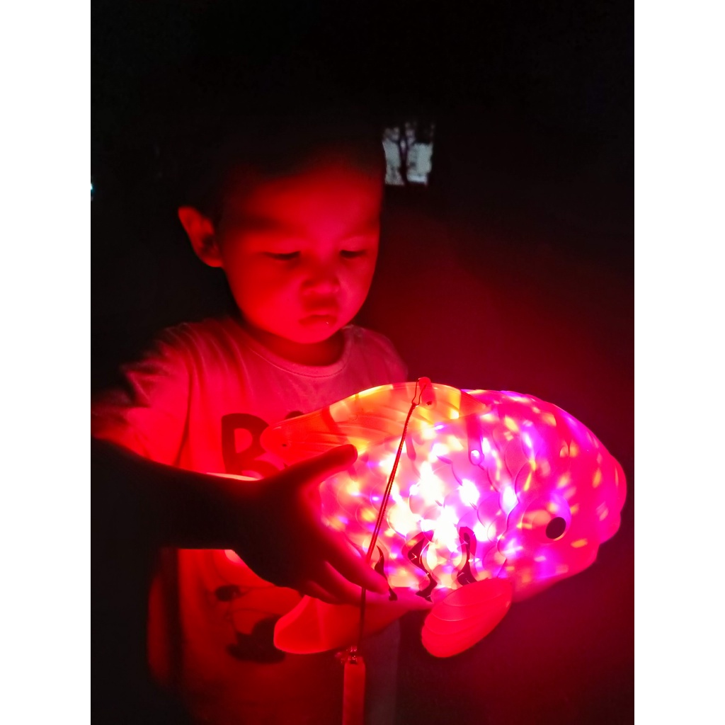 Đèn lồng trung thu cá chép cỡ đại Lồng đèn chạy pin có nhạc đèn led 3d vẫy đuôi bơi lượn trên cạn như cá thật