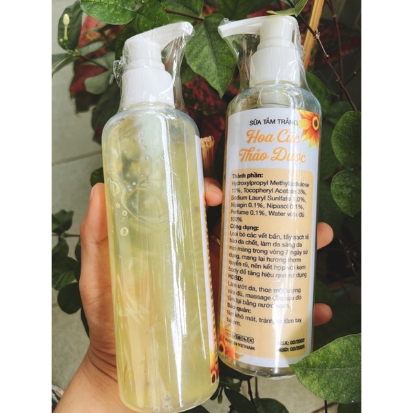 SỮA TẮM TRẮNG HOA CÚC 250ml