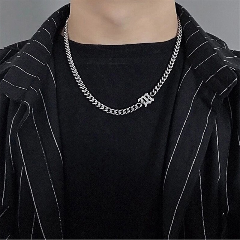 Dây chuyền titan chữ M xích