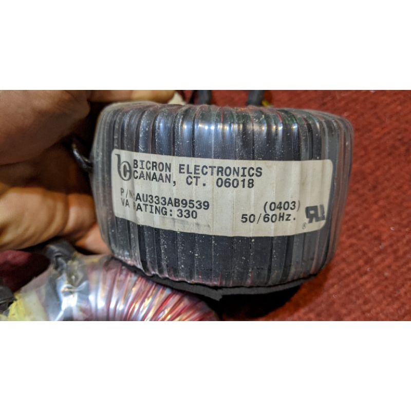 Biến Áp Xuyến Của Mỹ  vào 220v ra 33v và 22v Đối Xứng