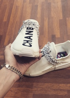 Giày human race