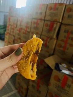 1 CÁI BÁNH 3Q TRỨNG MUỐI