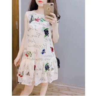 Đầm hoa đuôi cá viền ren